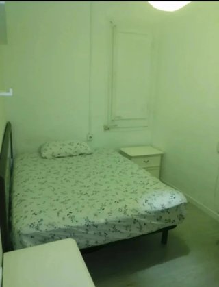 Habitación completa con armario y cama