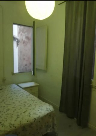 Habitación completa con armario y cama