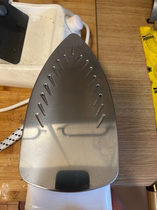 Plancha de vapor con depósito de agua como nueva.