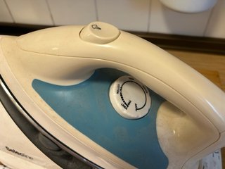 Plancha de vapor con depósito de agua como nueva.