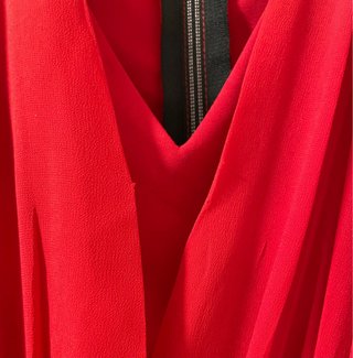 Vestido de fiesta rojo con pedrería