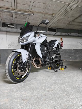 Kawasaki Z750 Blanca 2010