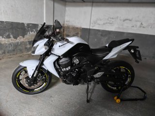 Kawasaki Z750 Blanca 2010