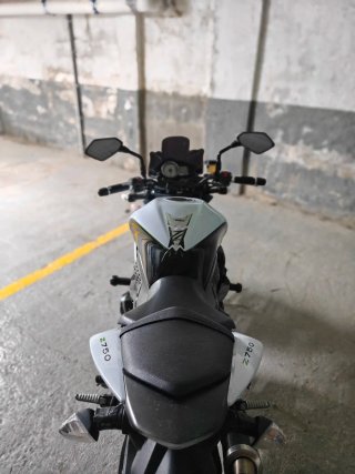 Kawasaki Z750 Blanca 2010