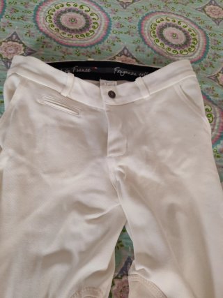 Pantalón y guantes hípica blancos concurso