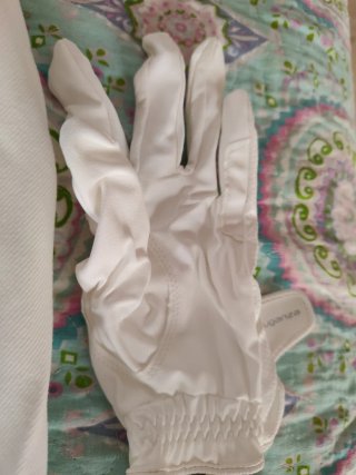 Pantalón y guantes hípica blancos concurso