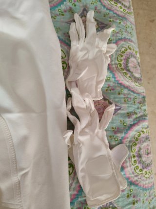 Pantalón y guantes hípica blancos concurso