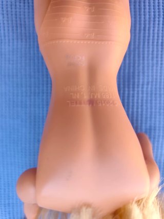 Muñeca Barbie rubia
