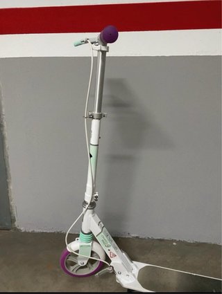 Patinete infantil blanco y morado