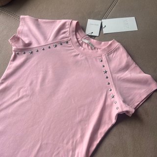 Camiseta Zara rosa con tachas plateadas