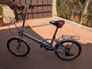 Bicicleta plegable plateada