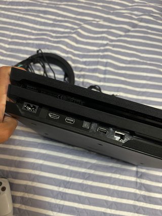 Consola PS4 Pro 1TB Negra + Accesorios