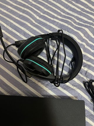 Consola PS4 Pro 1TB Negra + Accesorios