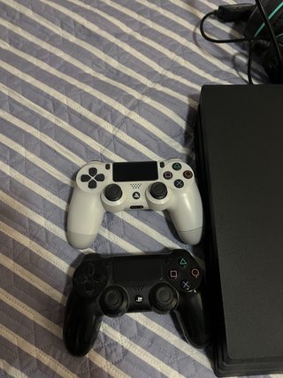 Consola PS4 Pro 1TB Negra + Accesorios