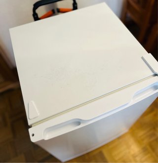 Nevera pequeña blanca