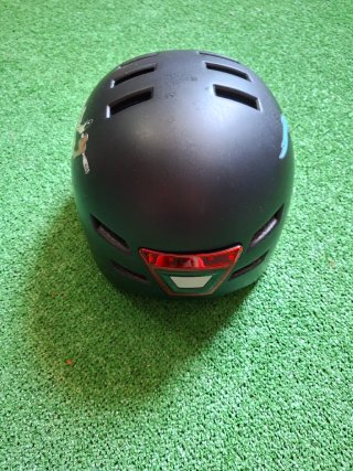 Casco patinete negro