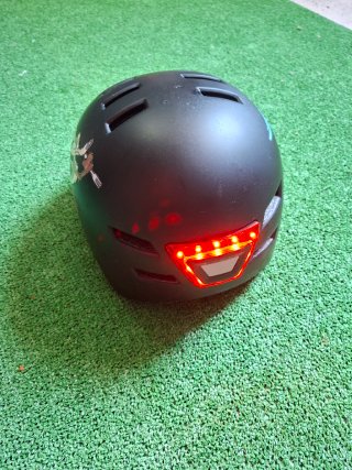 Casco patinete negro