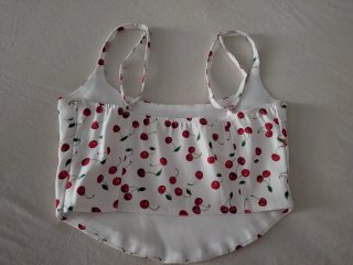 Top Bershka cerezas blanco