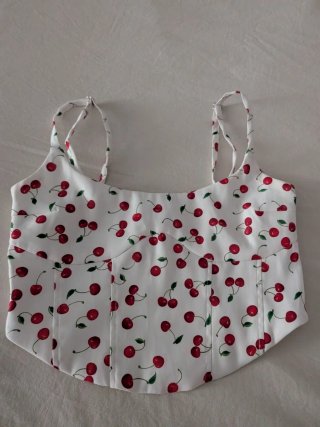 Top Bershka cerezas blanco