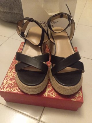 Sandalias cuña negras