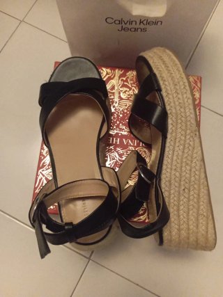 Sandalias cuña negras
