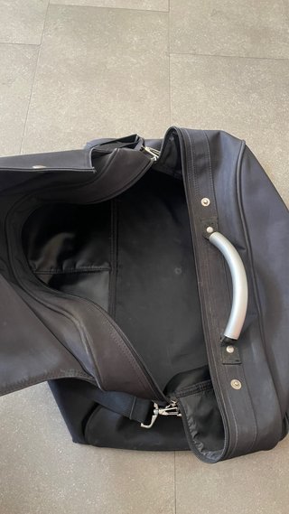 BOLSA DE VIAJE NEGRA