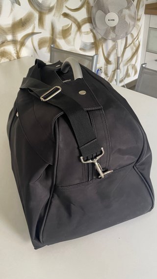 BOLSA DE VIAJE NEGRA