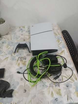 PlayStation 5 con Mando y Auriculares