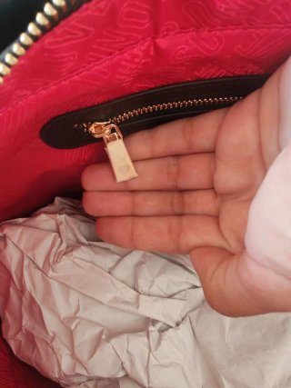 Borsa Love Moschino Nera con Dettagli Oro