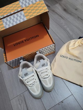 Scarpe Grigie e Bianche prezzo trattabile