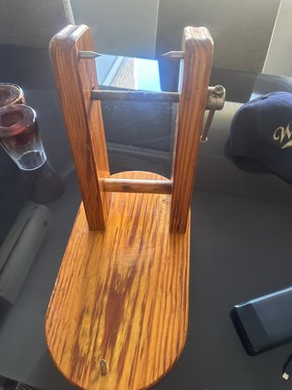 Jamonero de madera y metal