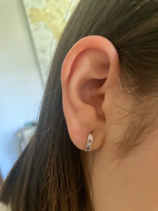 Pendientes de aros con brillantes rosas y morados