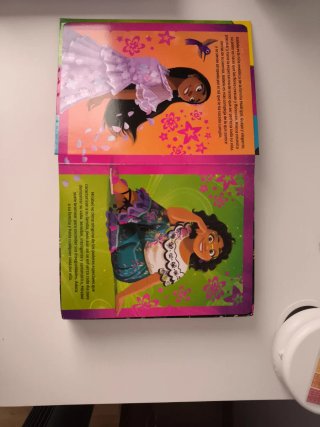 Libro pelicula ENCANTO -Disney- con complementos