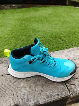 Botas de trekking +8000 azules y amarillas