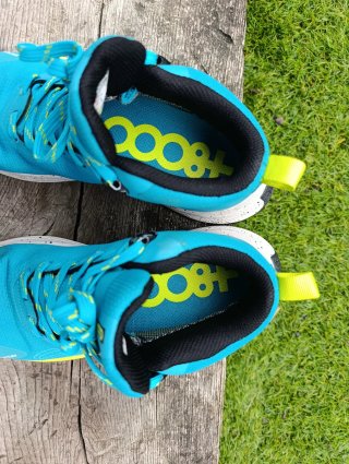Botas de trekking +8000 azules y amarillas