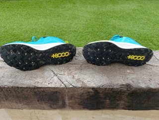 Botas de trekking +8000 azules y amarillas