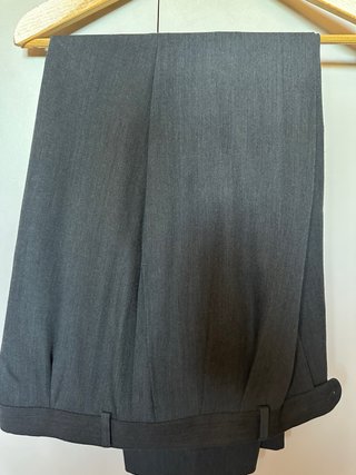Traje de tres piezas gris para hombre