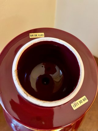 Jarrón chino con tapa, cerámica roja, oro de ley