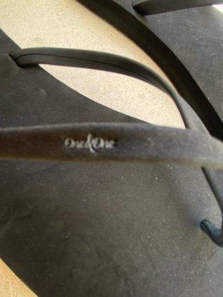 Chanclas ONE&ONE negras.precio tienda 19,99€