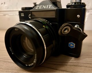 Zenit 11 SLR con obiettivo Helios 44M