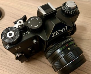 Zenit 11 SLR con obiettivo Helios 44M