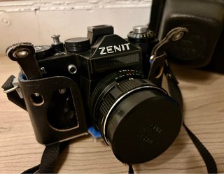 Zenit 11 SLR con obiettivo Helios 44M