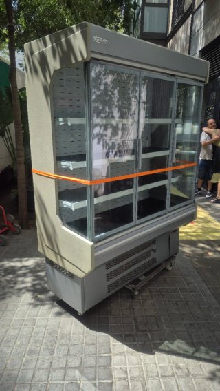 Nevera expositora refrigerada