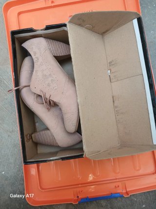Botines de tacón beige