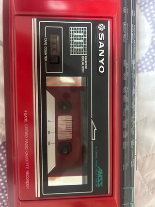 Radio Sanyo Roja Boombox Cassette
