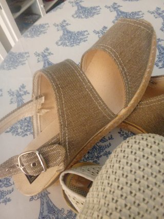 2 pares de sandalias lonas