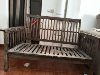 Conjunto mesa y sillones exterior madera.