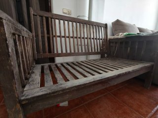 Conjunto mesa y sillones exterior madera.