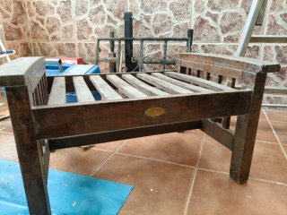 Conjunto mesa y sillones exterior madera.