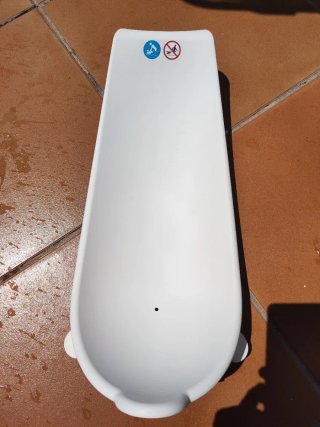 Bañera de bebé Stokke con soportes y en sus cajas